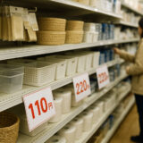 100円ショップはどこまで値上げするのか──低価格文化の転換点