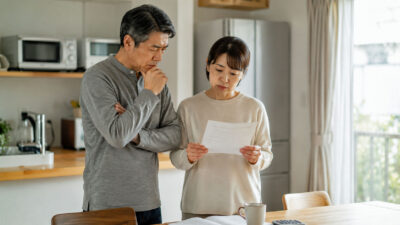 電気代はなぜこんなに不安定なのか──再エネ・円安・国際情勢が家計を揺らす理由