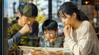 日本人はなぜ外食できなくなったのか──値上げ時代の“プチ贅沢”消失