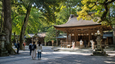 神社仏閣は観光施設なのか──信仰とビジネスの境界線を問う