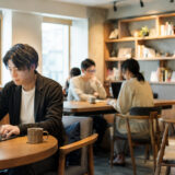 居場所ビジネスが拡大する理由──孤独を商品化する社会の実態