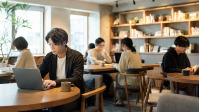 居場所ビジネスが拡大する理由──孤独を商品化する社会の実態